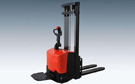 电动托盘堆垛车